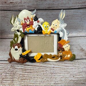 Vintage 1994 Looney Tunes 3D Hand Painted Resin Picture Frame For 4"x 6" Photos